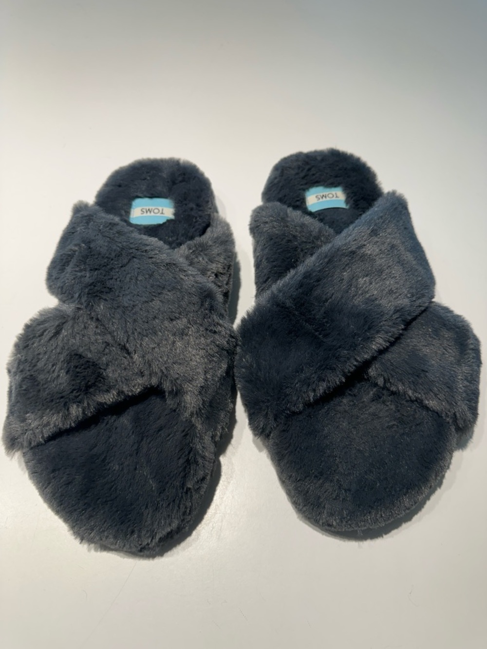 NWOT TOMS Women’s Charcoal Grey Plush Crossband Slippers - Size 8 - NEW